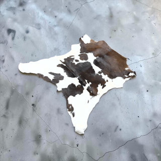 3.6x3.5ft calf hide (l18)