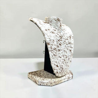 All cowhide necklace display (a8)