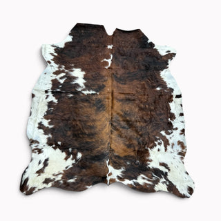 6-7ft brazilian cowhide rug (l9)