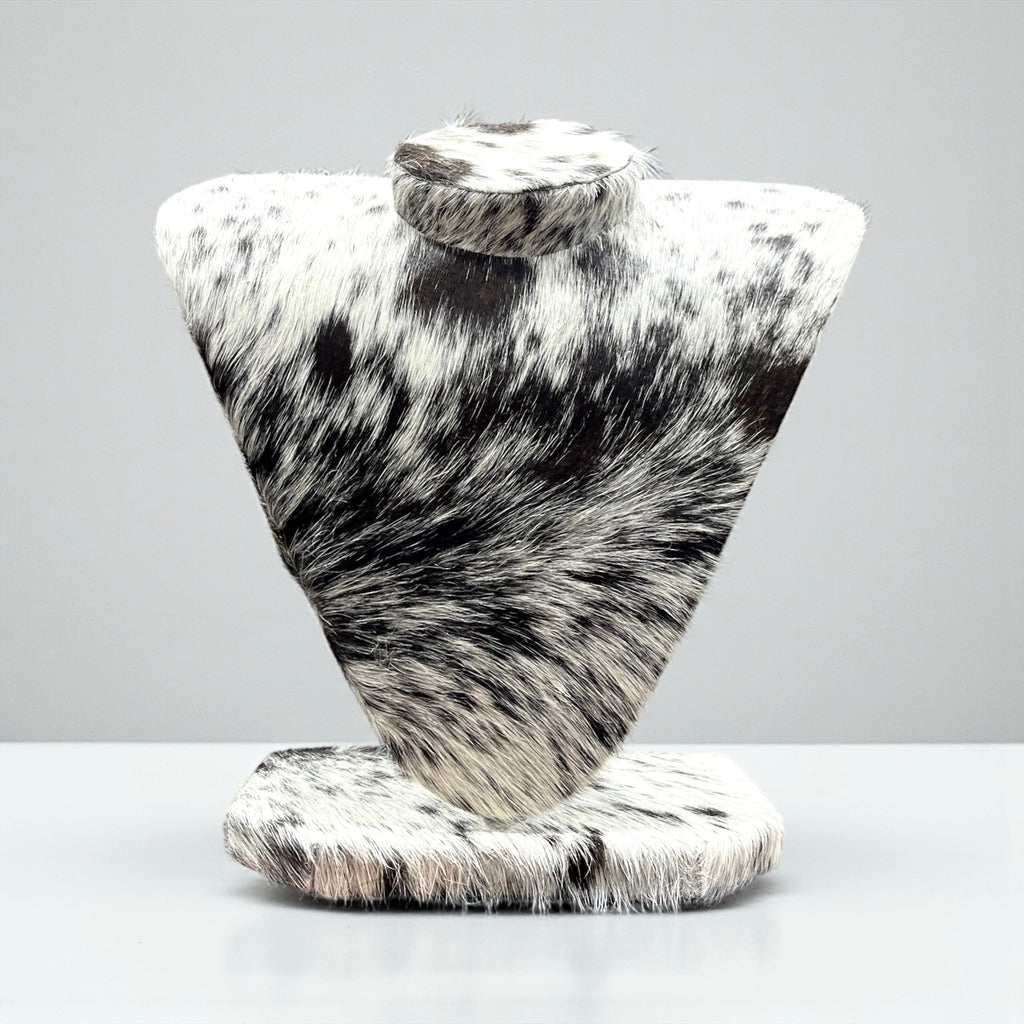 Deluxe cowhide necklace display (F1) – Western Linens