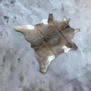 3.7x2.11ft calf hide (l19)