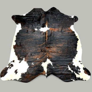 5-6’ Brazilian cowhide rug (v07)