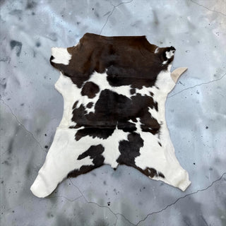 3.6x3.5ft calf hide (l18)