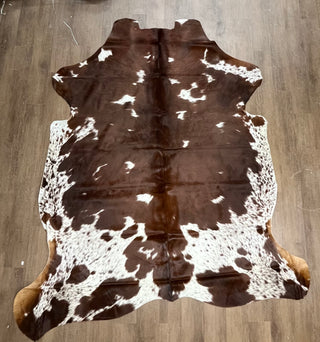 7-8’ Brazilian cowhide rug (v08)
